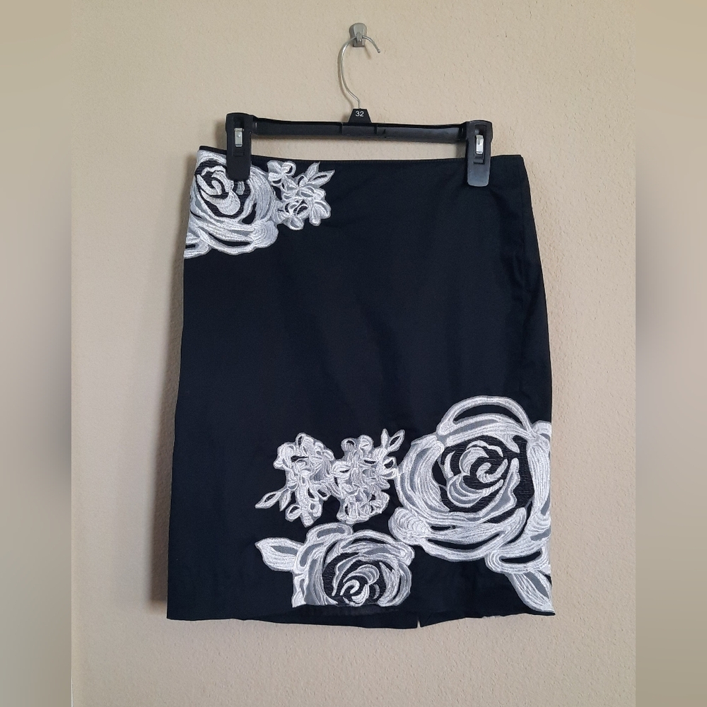 WHBM Black White Embroidered Floral Rose Skirt